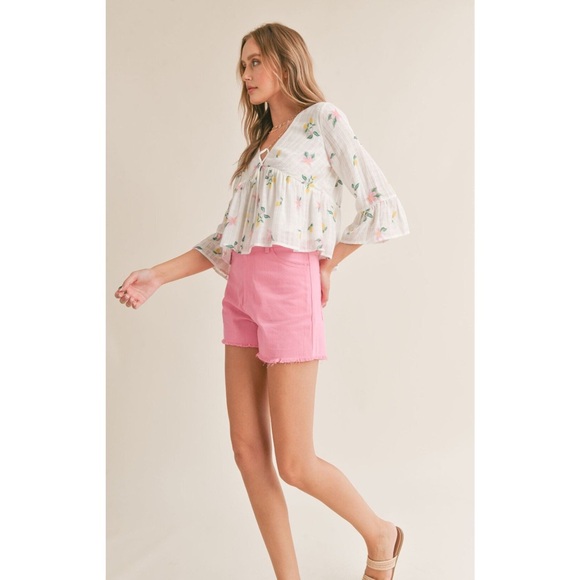 Sadie & Sage White and Yellow Flutter Sleeve Blouse - Picture 2 of 10